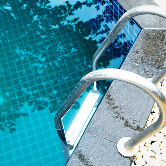 How to choose the right pool ladder - Sutro, Inc
